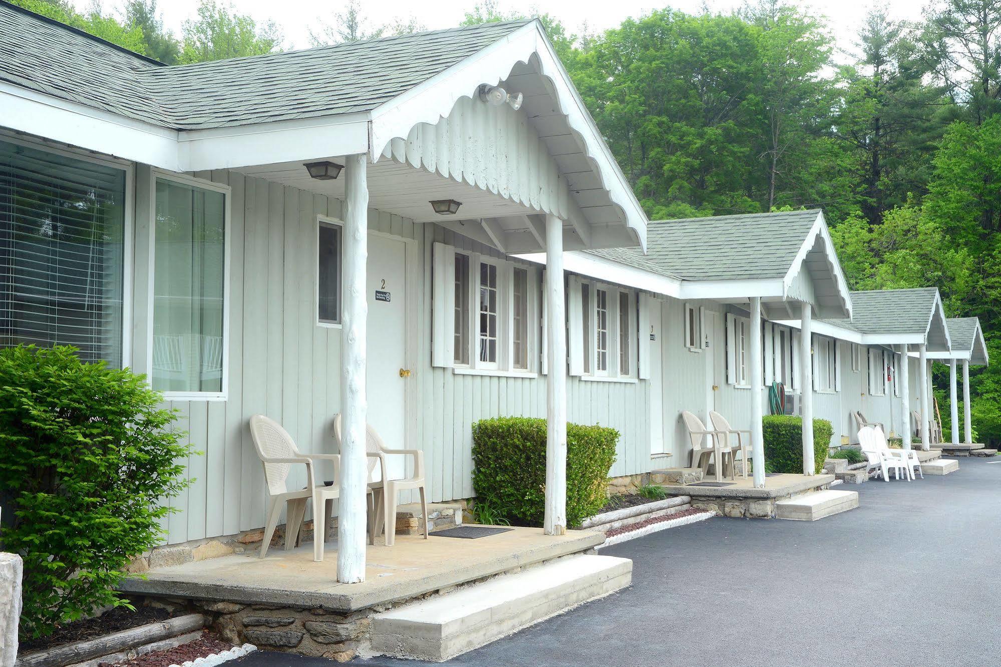 Studio Motel Of Lake George Exterior foto