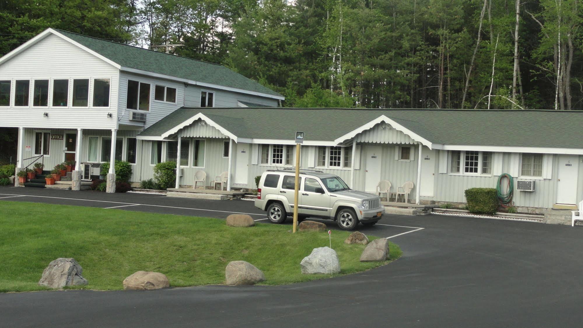 Studio Motel Of Lake George Exterior foto